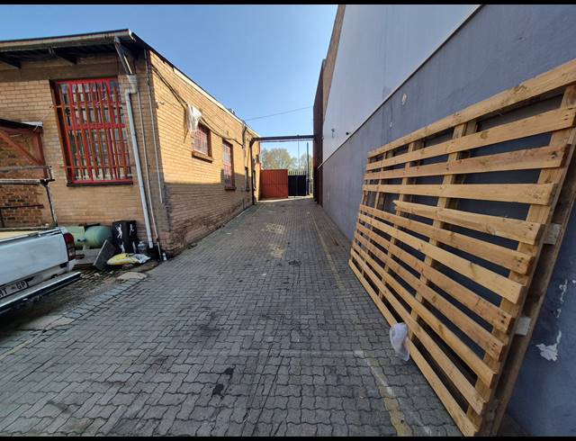 1,000M² WAREHOUSE FOR SALE IN BENROSE